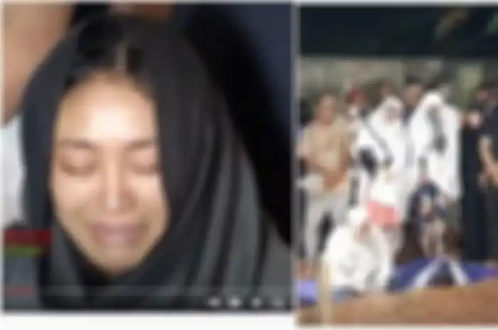 Ayu Anjani beserta keluarga sedang berada di pemakaman sang ibu.