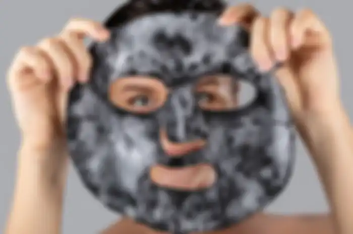 ilustrasi menggunakan bubble mask yang ampuh bikin kulit cerah