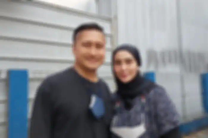 Fenita Arie saat ditemui Grid.ID bersama Arie Untung di kawasan Fatmawati, Jakarta Selatan, Sabtu (2/7/2022).