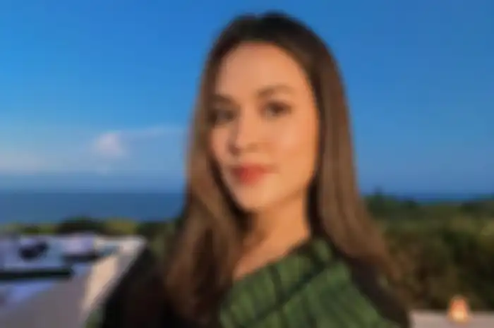 Raisa terkejut saat isi BBM ke mobilnya harus bayar Rp 1,2 juta