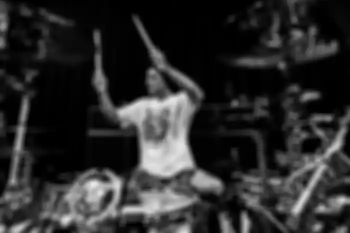 Kisah Sukses Travis Barker Mengejar Mimpi Jadi Drummer Karena Dorongan Sang Ibu