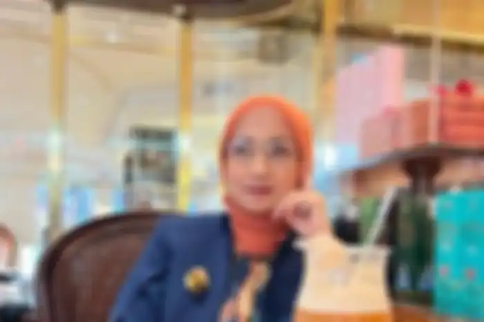 Intip gaya sederhan Desy Ratnasari saat olahraga, bak bumi dan langit dengan kariernya!