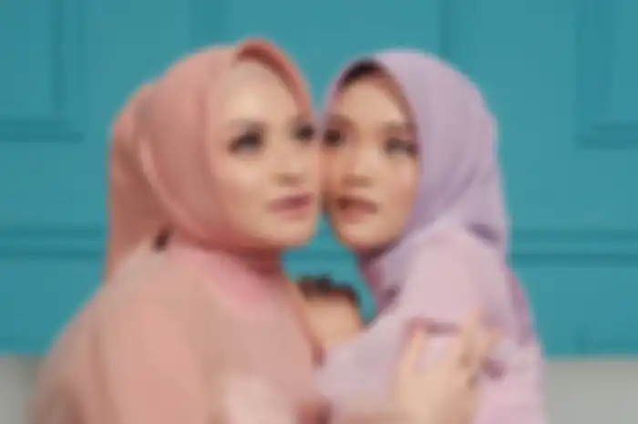 Nathalie Holscher dan anak sambung, Putri Delina