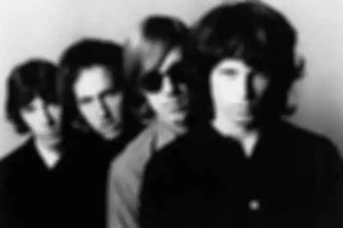 Kisah 3 rocker yang punya cerita paranormal experience, termasuk The Doors!