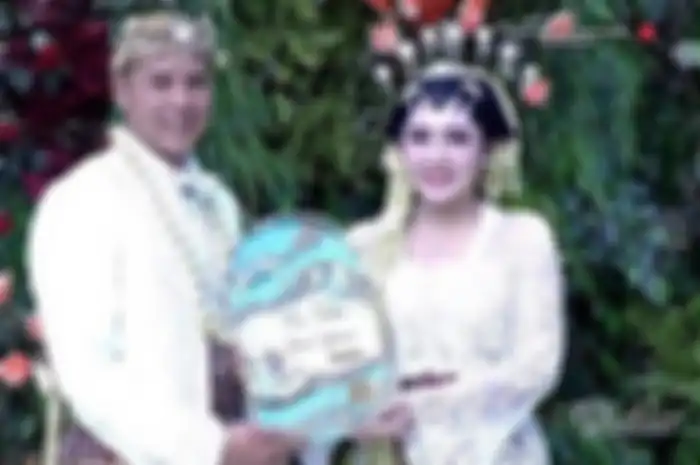 Via Vallen resmi menjadi istri Chevra Yolandi.
