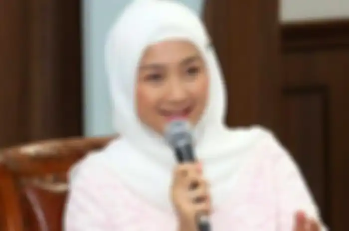 Desy Ratnasari 