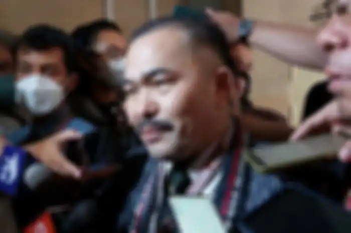 Pengacara keluarga Brigadir J, Kamaruddin Simanjuntak, saat menyambangi Gedung Bareskrim Polri, Jakarta Selatan, Senin (18//7/2022). 