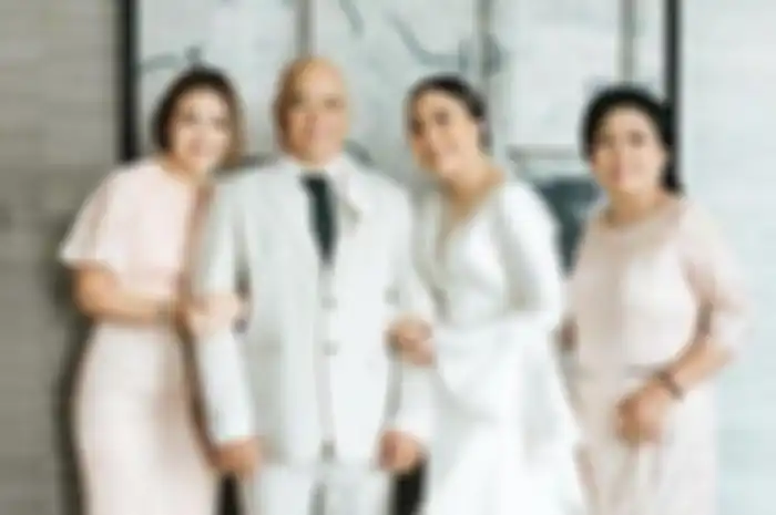 Amanda Manopo bersama keluarganya