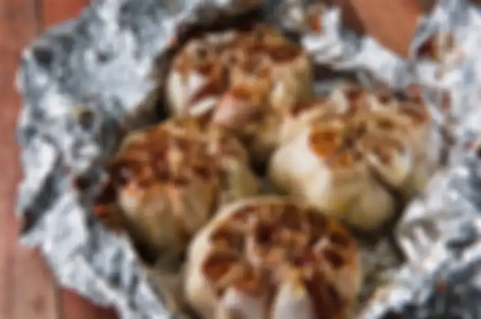 Manfaat makan bawang putih bakar yang dapat Anda rasakan hanya dalam waktu 2 jam saja