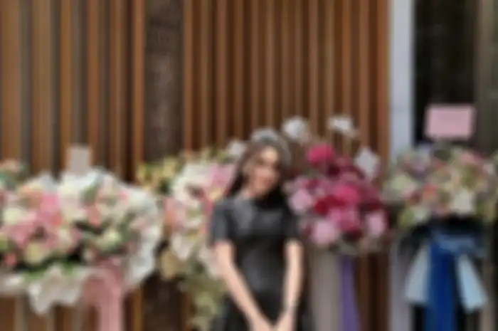 Ayu Ting Ting Tampil Paripurna Jadi Cewek Mamba dalam Balutan Busana Rancangan Desainer Renzi Lazuardi, Netizen: Diapain Aja Tetep Cantik Queen Depok!