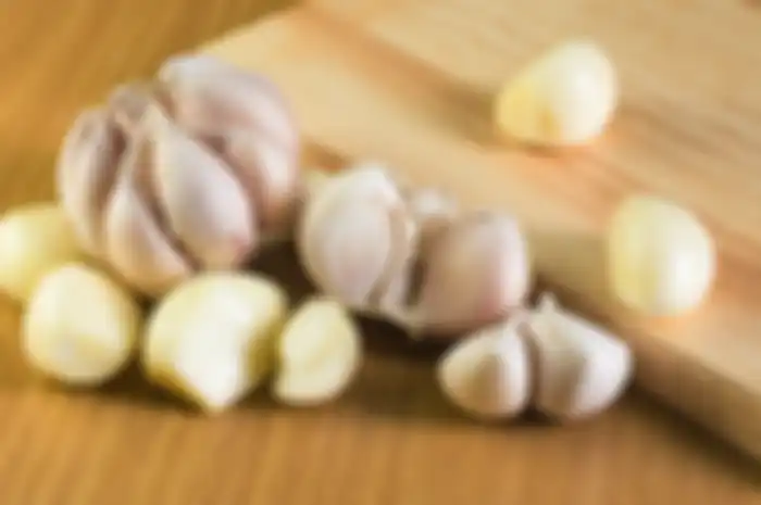 Bawang putih bisa digunakan untuk hilangkan uban di rambut.