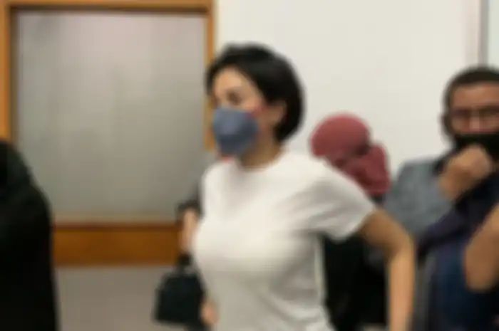 Nikita Mirzani ditangkap polisi.