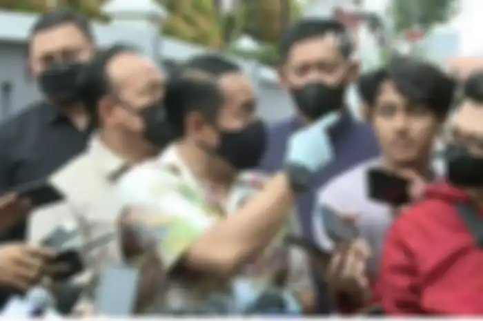 Pengacara keluarga Brigadir Yosua cuma boleh tunggu di luar ketika rumah Ferdy Sambo dipenuhi polisi tanpa seragam.