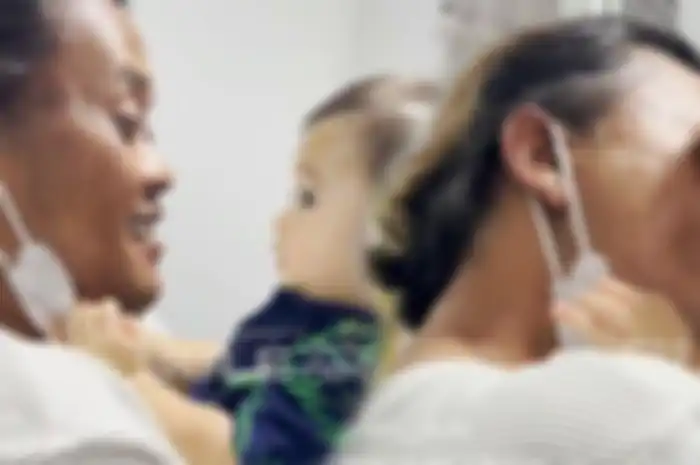 Momen Sule bertemu dengan putra hasil pernikahannya dengan Nathalie Holscher, baby Adzam.