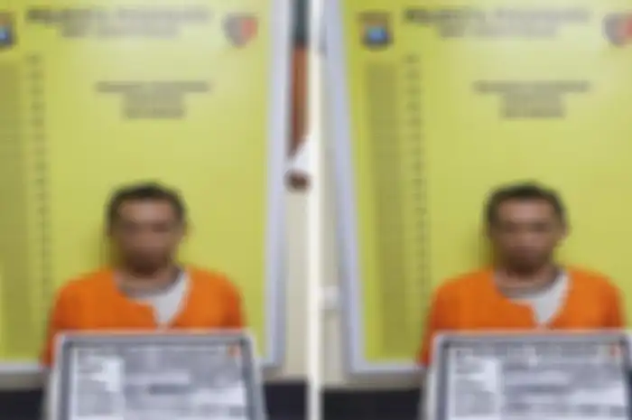 Tersangka DS (39) alias Idep saat diamankan polisi. DS diketahui dibantu dengan istrinya merudapaksa anak di bawah umur. 