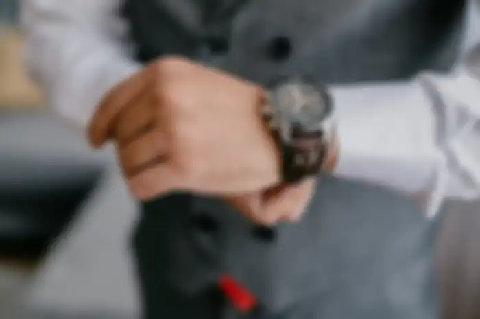 Ini arti pemakaian jam tangan di tangan kanan dan di kiri