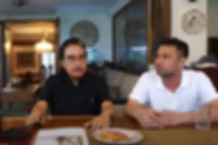 Raffi dan Gigi berkunjung ke kediaman Hotma Sitompul