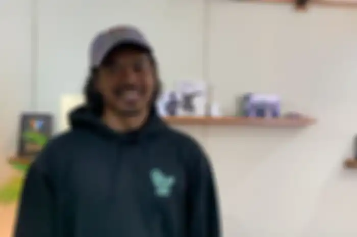 Dougy Mandagi yang dikenal sebagai vokalis Temper Trap saat ini menjajaki karir solonya sebagai Bloodmoon