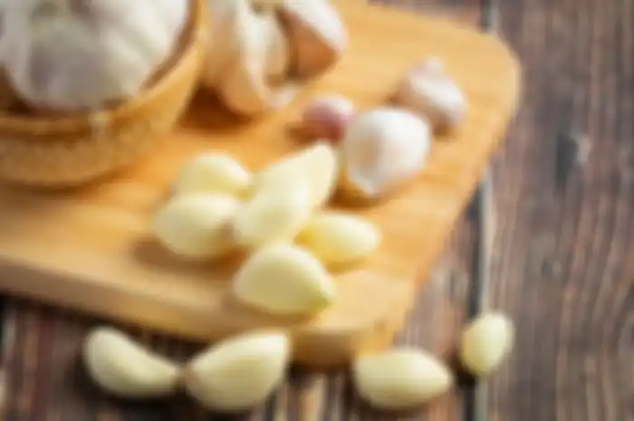 Kita wajib tahu, simak tips hidup menyimpan bawang putih agar lebih awet