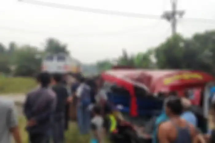 Insiden kecelakaan odong-odong yang tertabrak kereta di wilayah Banten.