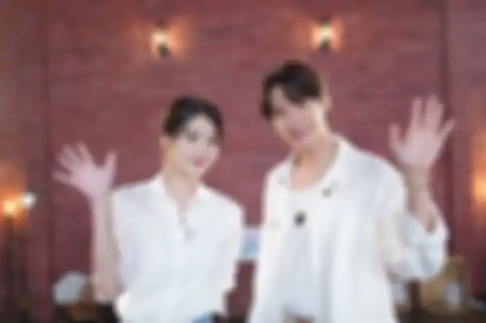IU dan J-Hope BTS