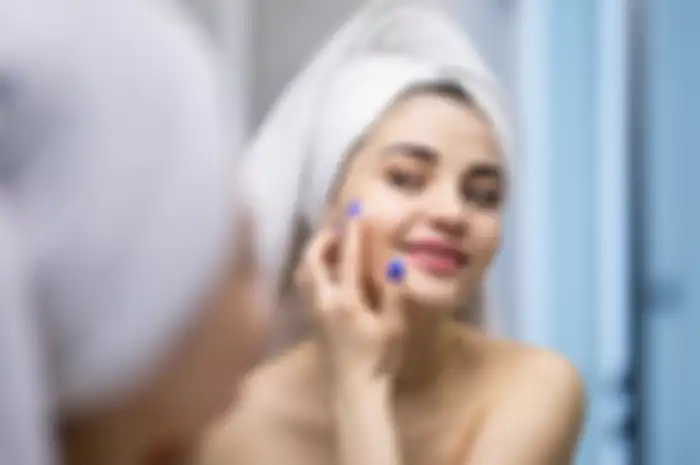 Rahasia Wajah Putih dan Glowing Pakai Skincare Abal-abal, Gimana Ya?