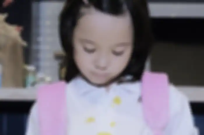 Gisel dibuat pusing terima laporan anaknya yang makin aktif di sekolah bikin ulah begini. Foto baju seragam Gempi dibahas.