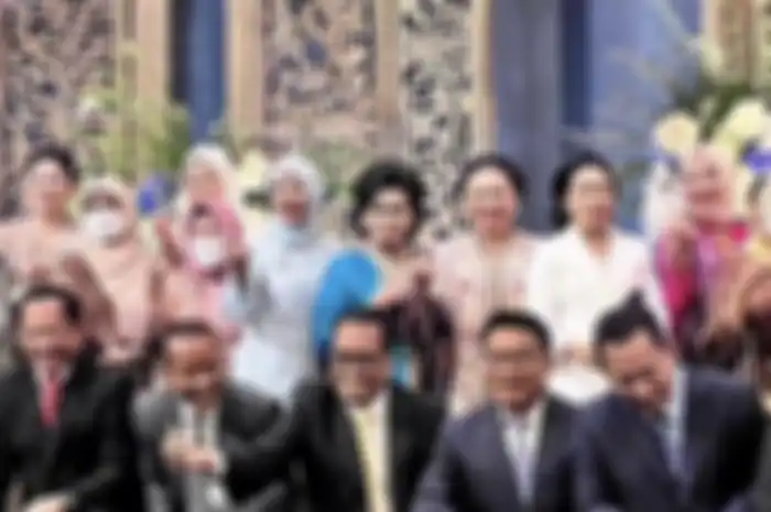 Gelagat Kapolri Jenderal Listyo Sigit di acara akad nikah anak menteri jadi sorotan. Kasus Brigadir berlarut-larut. Foto Kapolri banjir komentar.