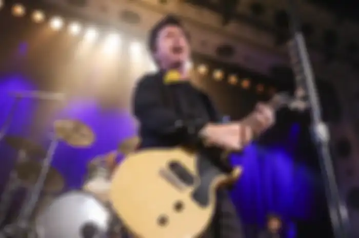 Green Day bawain lagu lama kembali ke atas panggung.