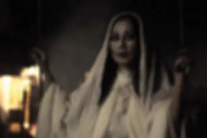 Sosok Ibu dalam Pengabdi Setan yang diperankan oleh Ayu Laksmi