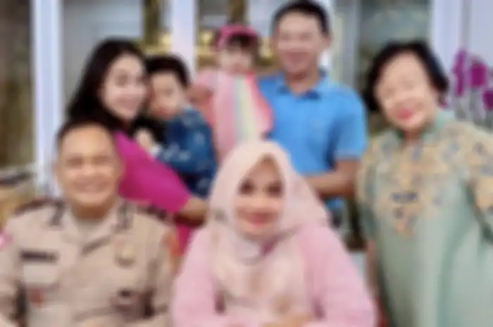 Ayah Puput Nastiti yang sudah naik pangkat jadi sorotan. Ahok yang umurnya lebih tua panggil mertuanya dengan sapaan begini. 