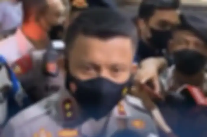 Berikut ini fakta terbaru dalam kasus kematin Brigadir J yang bikin Irjen Ferdy Sambo pasrah dicopot. Foto gelagat sang jenderal jadi kunci.