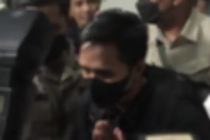 Bharada E yang ditahan di Rutan Bareskrim akhirnya mau bicara dari hati ke hati demi lakukan ini. Irjen Ferdy Sambo belum jadi tersangka.
