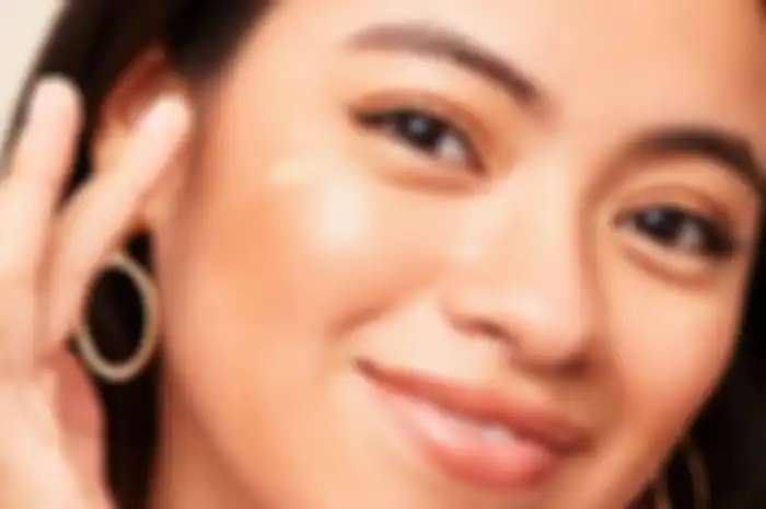Ilustrasi menutupi bekas jerawat tanpa makeup, cukup pakai skincare