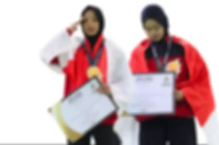 Safira Dwi Meilani dan Atifa Fismawati, dua mahasiswa Unnes yang berhasil raih medali emas di 19th World Pencak Silat Championship 2022.