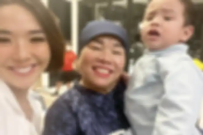 Respons Gala Sky yang digendong mertua Vanessa Angel saat ketemu Gisel jadi sorotan. Foto cucu Haji Faisal sampai dibahas. 