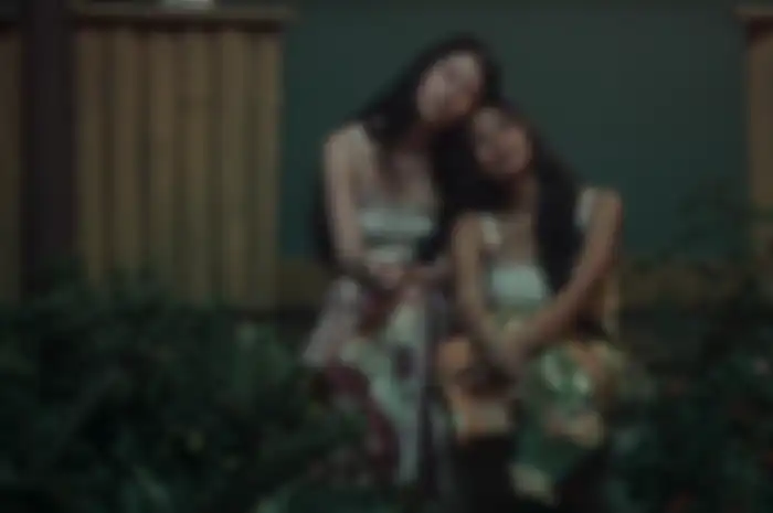 Laura Basuki dan Happy Salma dalam trailer eksklusif pertama Before, Now & Then