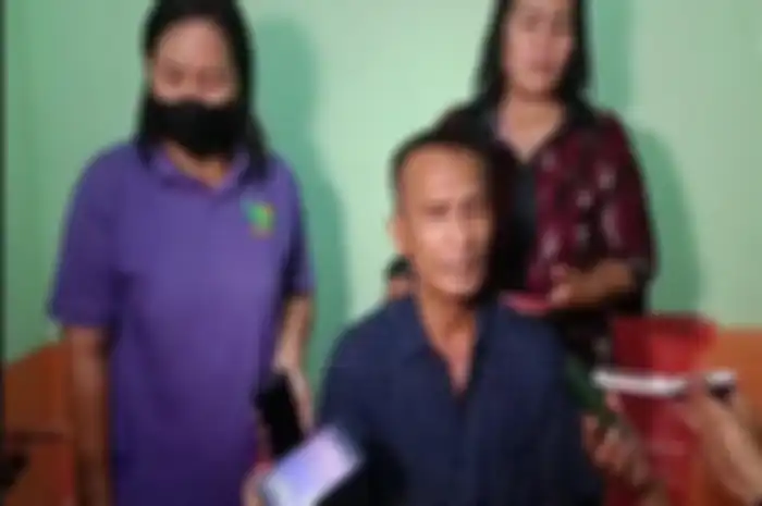 Foto Orang Tua Brigadir J. 