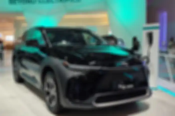 Toyota bZ4X jadi salah satu mobil listrik di GIIAS 2022.