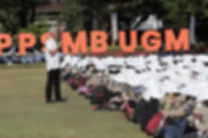 Gubernur Jawa Tengah dan Ketum Alumni UGM, Ganjar Pranowo berikan wejangan kepada para mahasiswa baru di PPSBM UGM 2022.