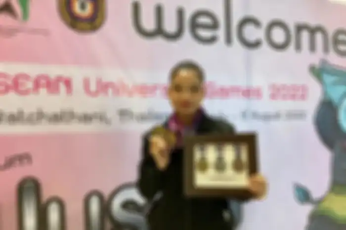 Alisya Mellynar, mahasiswa D4 Pengobatan Tradisional Unair sekaligus atlet wushu ini berhasil raih emas dan perunggu di ASEAN University Games 2022.