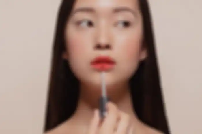 ilustrasi menggunakan liptint