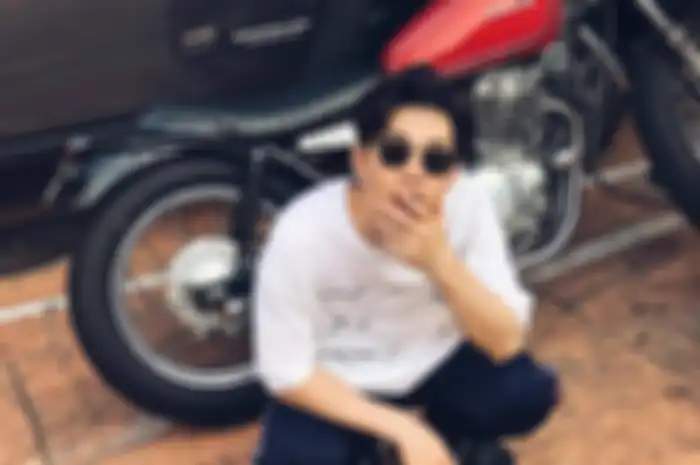 Foto Henry Lau bareng motor Honda CB400SS diupload ke Facebook, 20 Juli 2017.