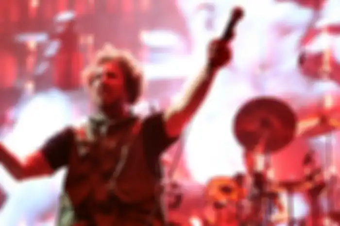 Zack de la Rocha dan Rage Against The Machine nyanyiin lagu 'Fistful Of Steel' setelah 25 tahun.
