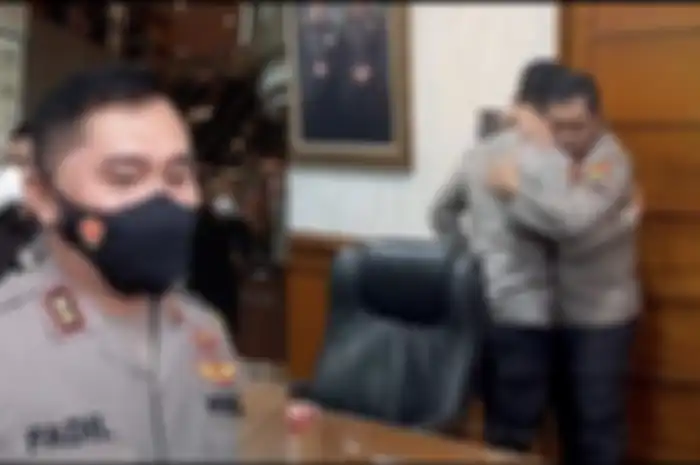 Kapolda Metro Jaya Irjen Fadil Imran yang anak buahnya ditahan kasus Ferdy Sambo ternyata besanan sama petinggi Polri. 
