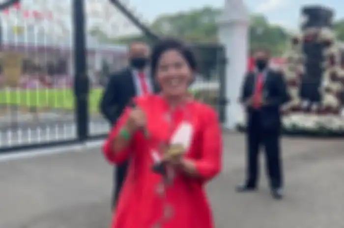 Pawang hujan Mbak Rara hadir di Istana Negara saat HUT ke-77 RI.