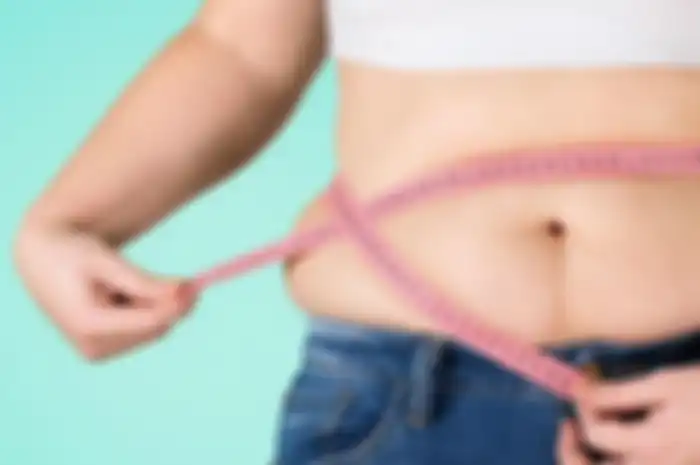 Tips hidup sehat agar berat badan ideal cuma modal air putih