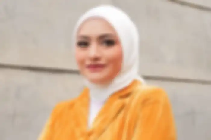 Nathalie Holscher sempat ingin lepas hijab