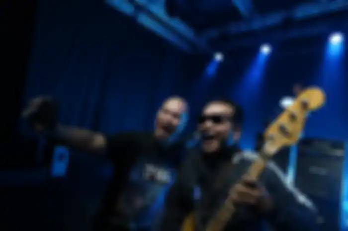 Ahmad Dhani pernah bilang kalau lagu 'Angin' Dewa 19 harusnya diaransemen dengan musik punk.