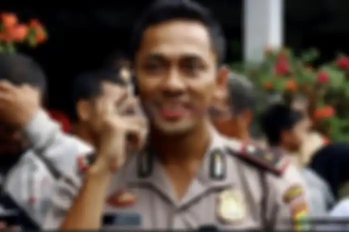 Ini sosok istri AKBP Ari Cahya Nugaraha yang karirnya hancur karena kasus Ferdy Sambo. Foto istri Ari bikin jenderal ini ikut komentar. 